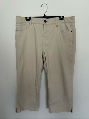 NWOT Liz Claiborne Sara Crop Sand Khaki Capri Pants Cropped Size 18 Mid Rise